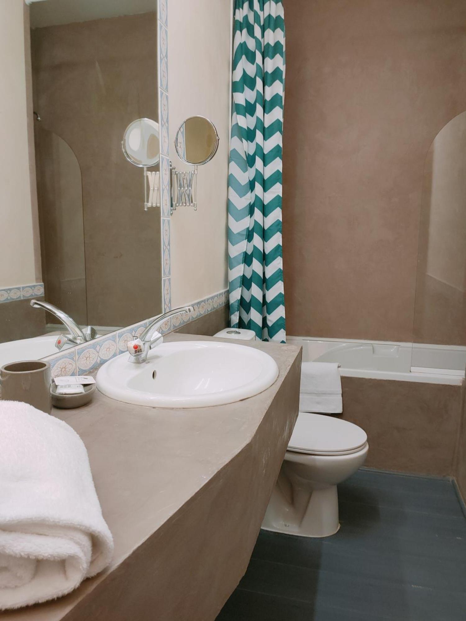 Le Royal Hôtel Saint-Pol-sur-Ternoise Extérieur photo